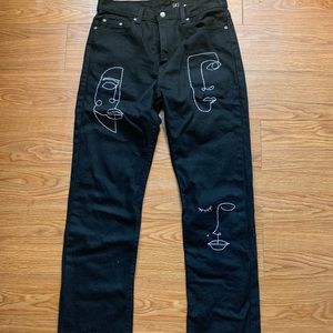 HAND EMBROIDERED “FACE” MOM JEANS 🖤✨